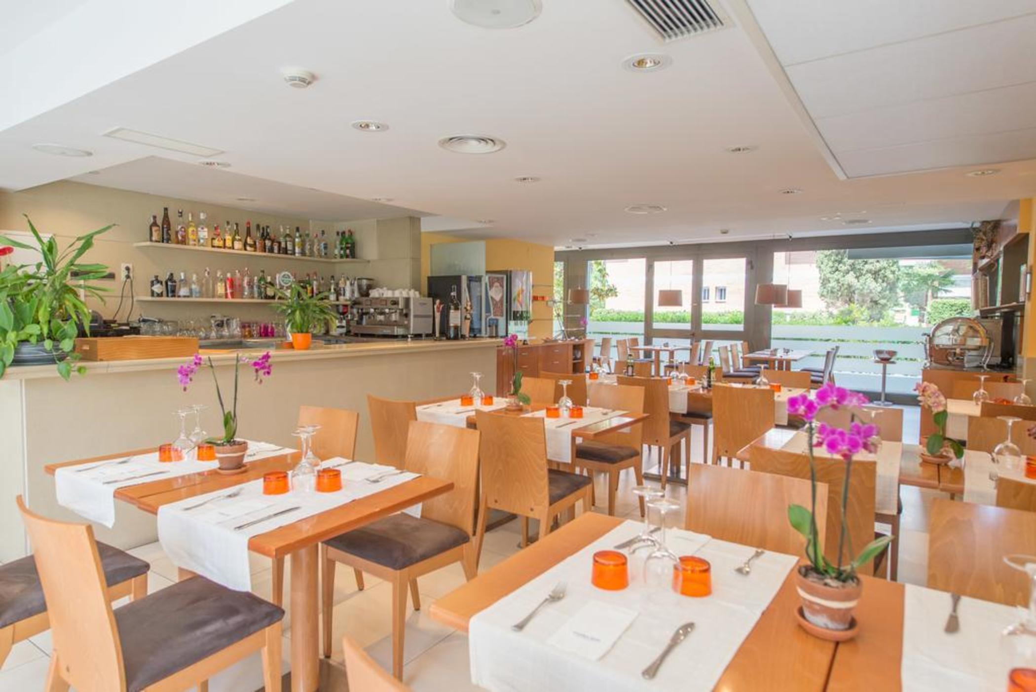 Apartahotel Atenea Park & 3*