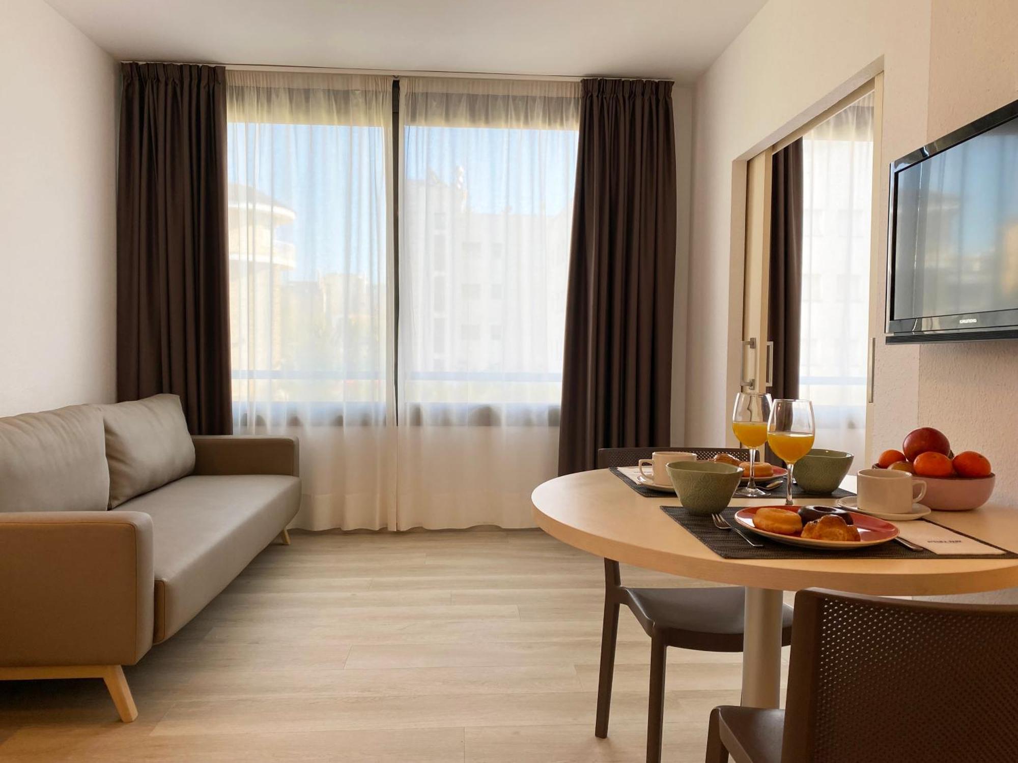 Apartahotel Atenea Park & Vilanova i la Geltrú
